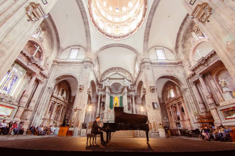 Banquete musical deleita el oído del público cervantino